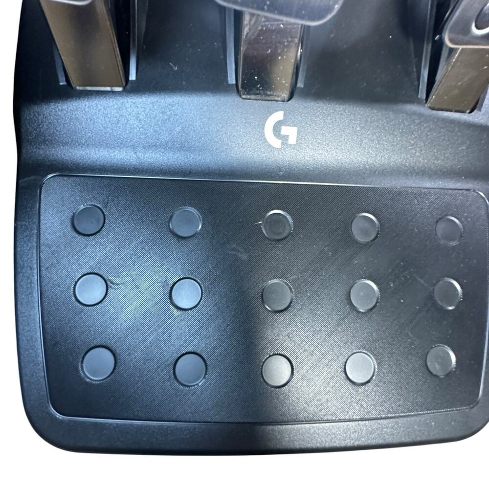 Logitech G923 Racing Wheel Pedals PS5 PS4 PC TrueForce Tested Force Feedback - Picture 4 of 9